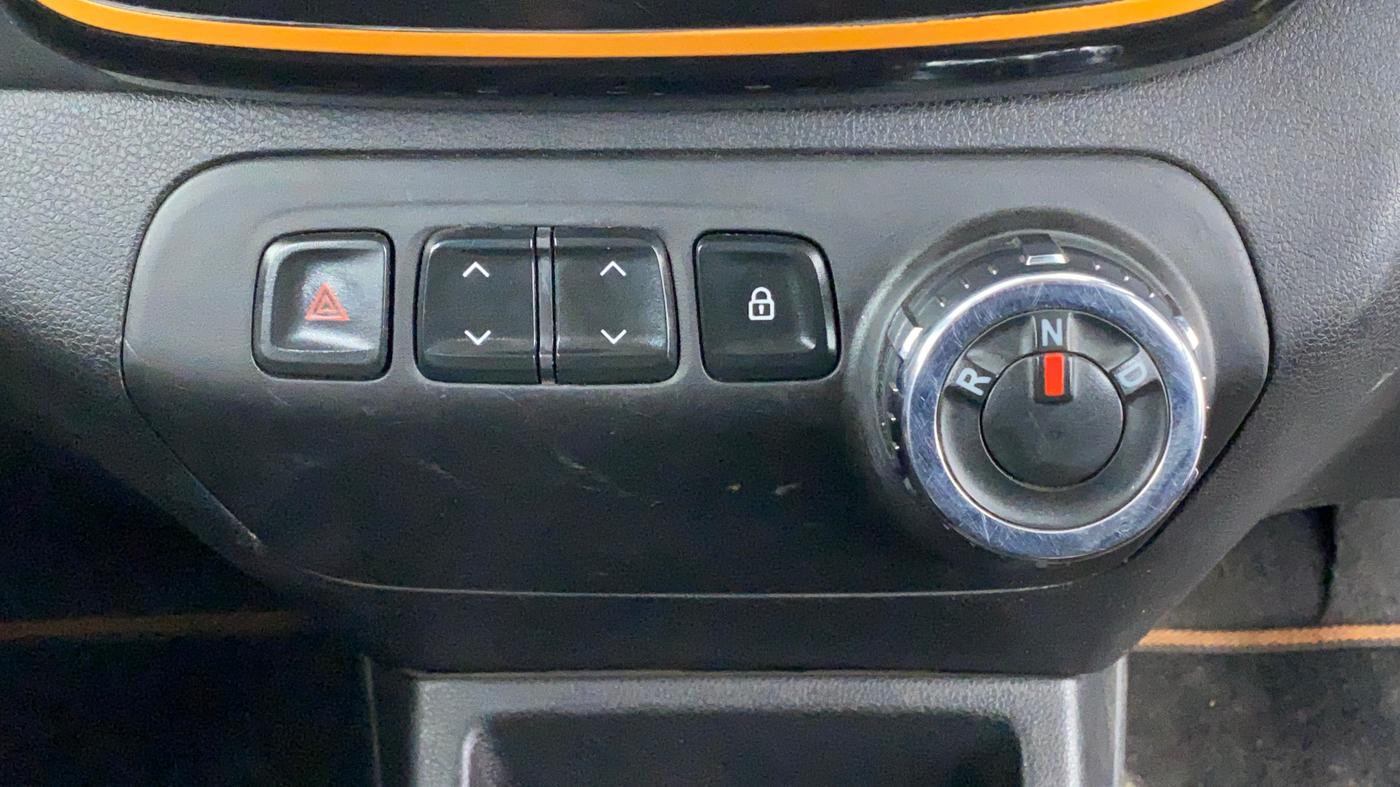 2017 Renault Kwid CLIMBER 1.0 AT, Petrol, Automatic, 67,451 km, Gear Lever