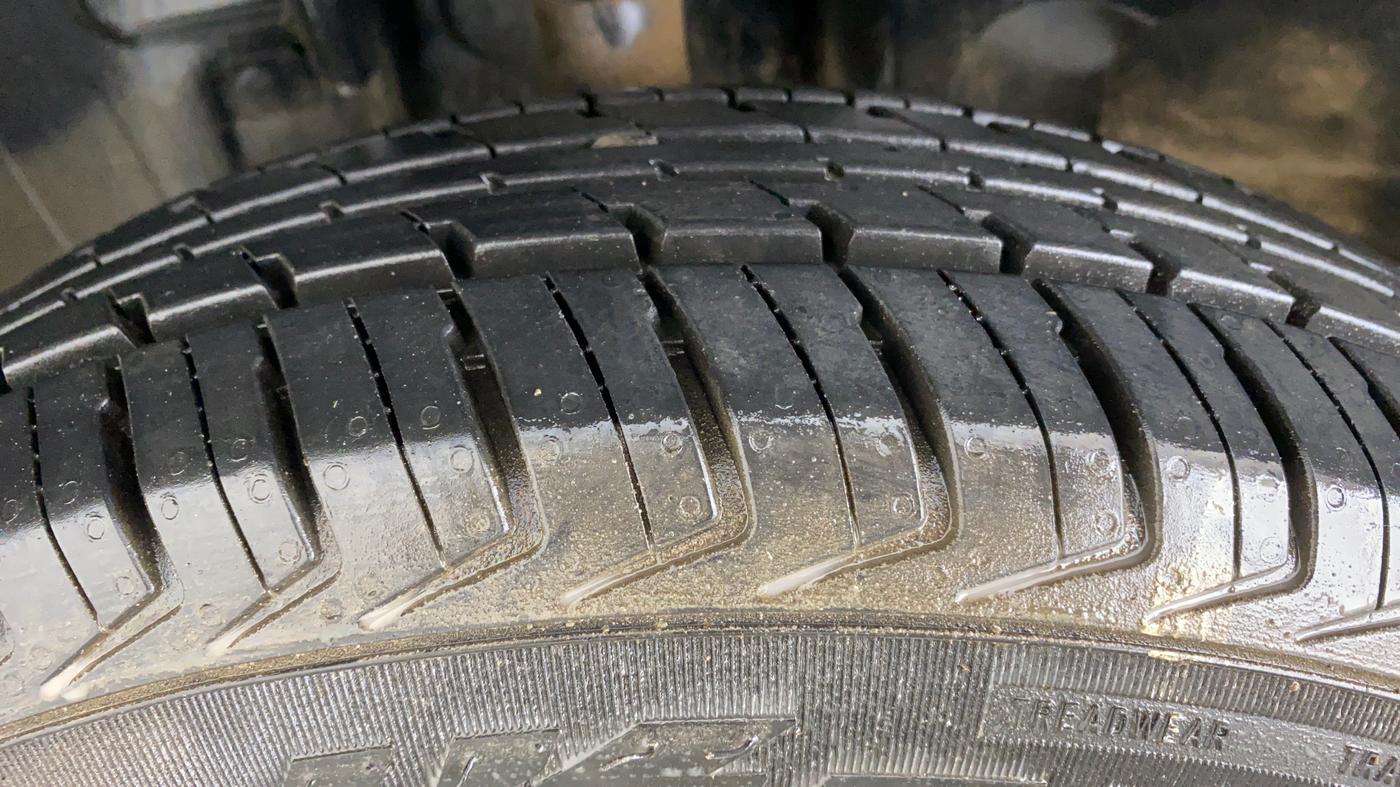 2017 Renault Kwid CLIMBER 1.0 AT, Petrol, Automatic, 67,451 km, Left Front Tyre Tread