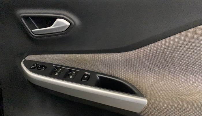 2023 Nissan MAGNITE XV MT, Petrol, Manual, 12,236 km, Driver Side Door Panels Control