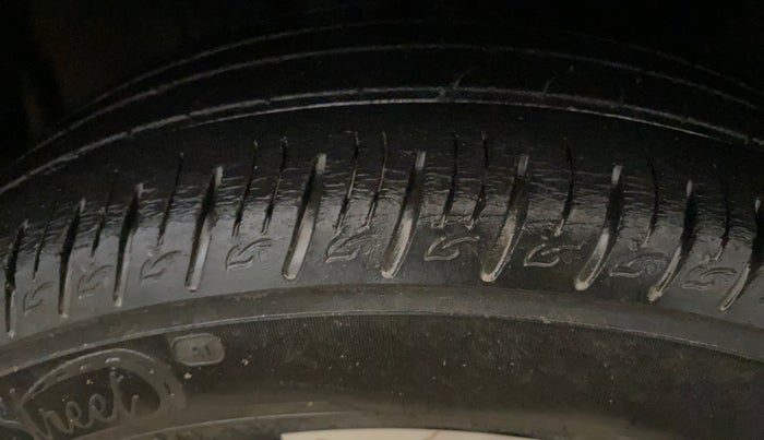 2023 Nissan MAGNITE XV MT, Petrol, Manual, 12,236 km, Left Front Tyre Tread