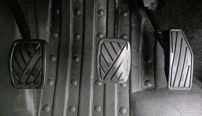 2020 Maruti Swift VXI, Petrol, Manual, 1,20,106 km, Pedals