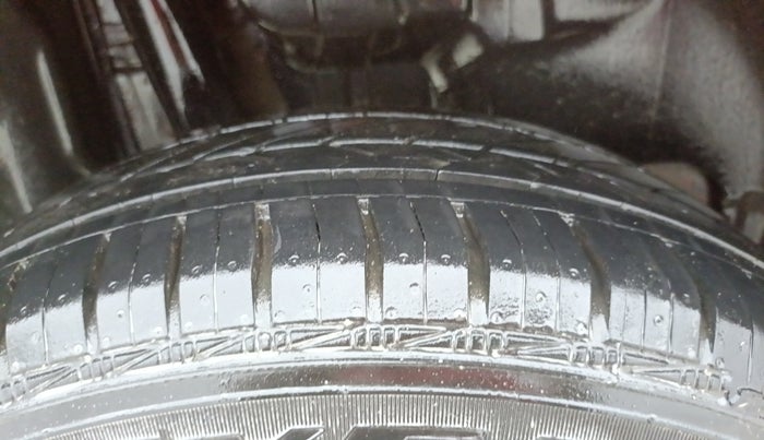2020 Maruti Swift VXI, Petrol, Manual, 1,20,106 km, Right Rear Tyre Tread