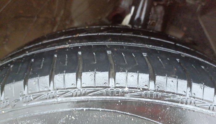 2020 Maruti Swift VXI, Petrol, Manual, 1,20,106 km, Right Front Tyre Tread