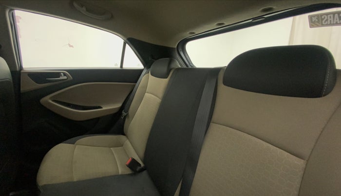2015 Hyundai Elite i20 MAGNA 1.2, Petrol, Manual, 26,432 km, Right Side Rear Door Cabin