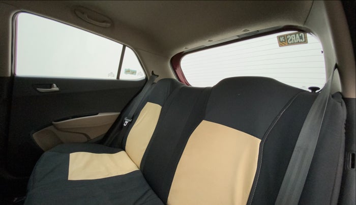 2015 Hyundai Grand i10 SPORTZ 1.2 KAPPA VTVT, Petrol, Manual, 1,00,708 km, Right Side Rear Door Cabin