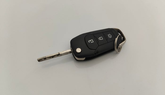 2016 Ford New Figo TITANIUM 1.2 PETROL MT, CNG, Manual, 84,195 km, Key Close Up