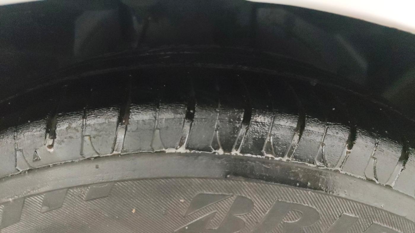 2016 Ford New Figo TITANIUM 1.2 PETROL MT, CNG, Manual, 84,195 km, Right Front Tyre Tread
