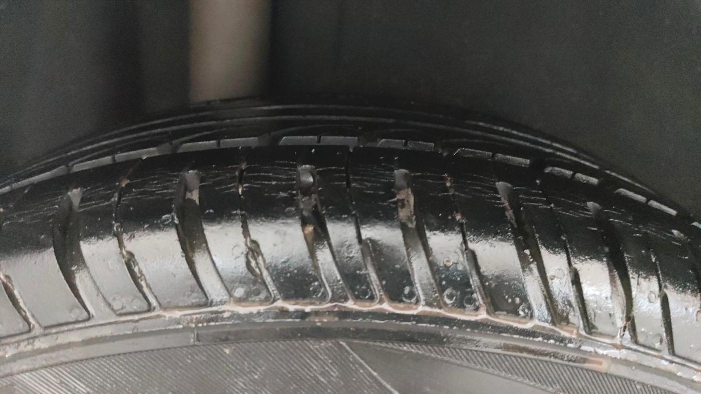 2016 Ford New Figo TITANIUM 1.2 PETROL MT, CNG, Manual, 84,195 km, Right Rear Tyre Tread