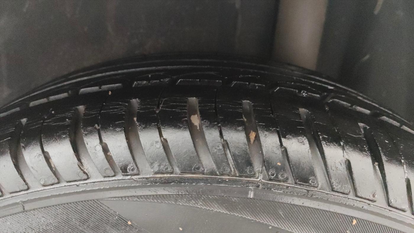 2016 Ford New Figo TITANIUM 1.2 PETROL MT, CNG, Manual, 84,195 km, Left Rear Tyre Tread