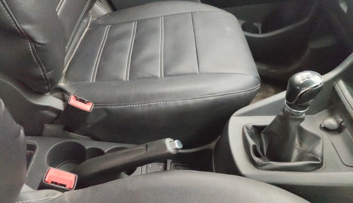 2016 Ford New Figo TITANIUM 1.2 PETROL MT, CNG, Manual, 84,195 km, Gear Lever