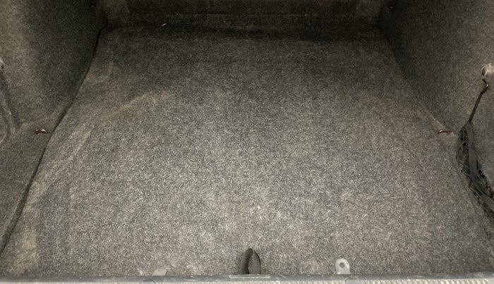 2013 Skoda Laura AMBIENTE 2.0 TDI CR MT, Diesel, Manual, 1,07,127 km, Boot Inside