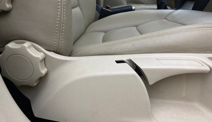 2013 Skoda Laura AMBIENTE 2.0 TDI CR MT, Diesel, Manual, 1,07,127 km, Driver Side Adjustment Panel