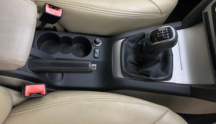 2013 Skoda Laura AMBIENTE 2.0 TDI CR MT, Diesel, Manual, 1,07,127 km, Gear Lever