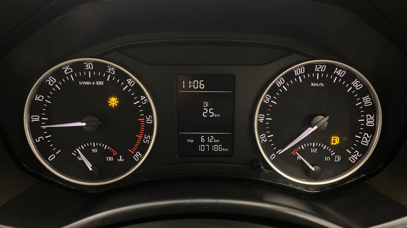 2013 Skoda Laura AMBIENTE 2.0 TDI CR MT, Diesel, Manual, 1,07,127 km, Odometer Image