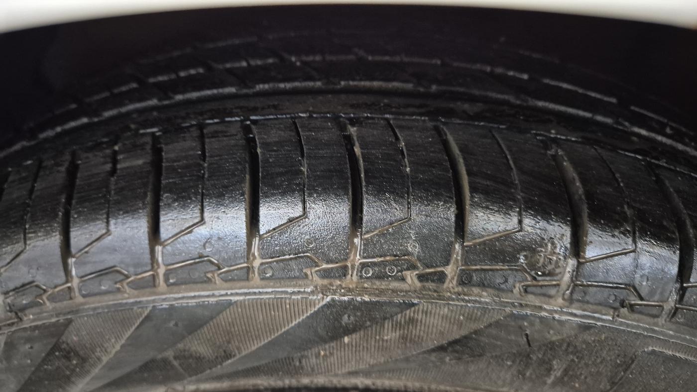 2014 Hyundai Verna FLUIDIC 1.6 CRDI SX OPT, Diesel, Manual, 1,26,495 km, Left Front Tyre Tread