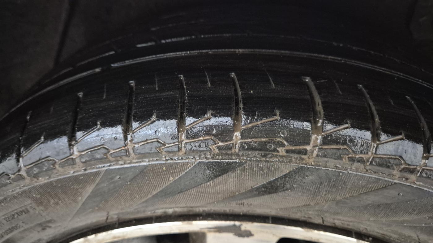 2014 Hyundai Verna FLUIDIC 1.6 CRDI SX OPT, Diesel, Manual, 1,26,495 km, Left Rear Tyre Tread