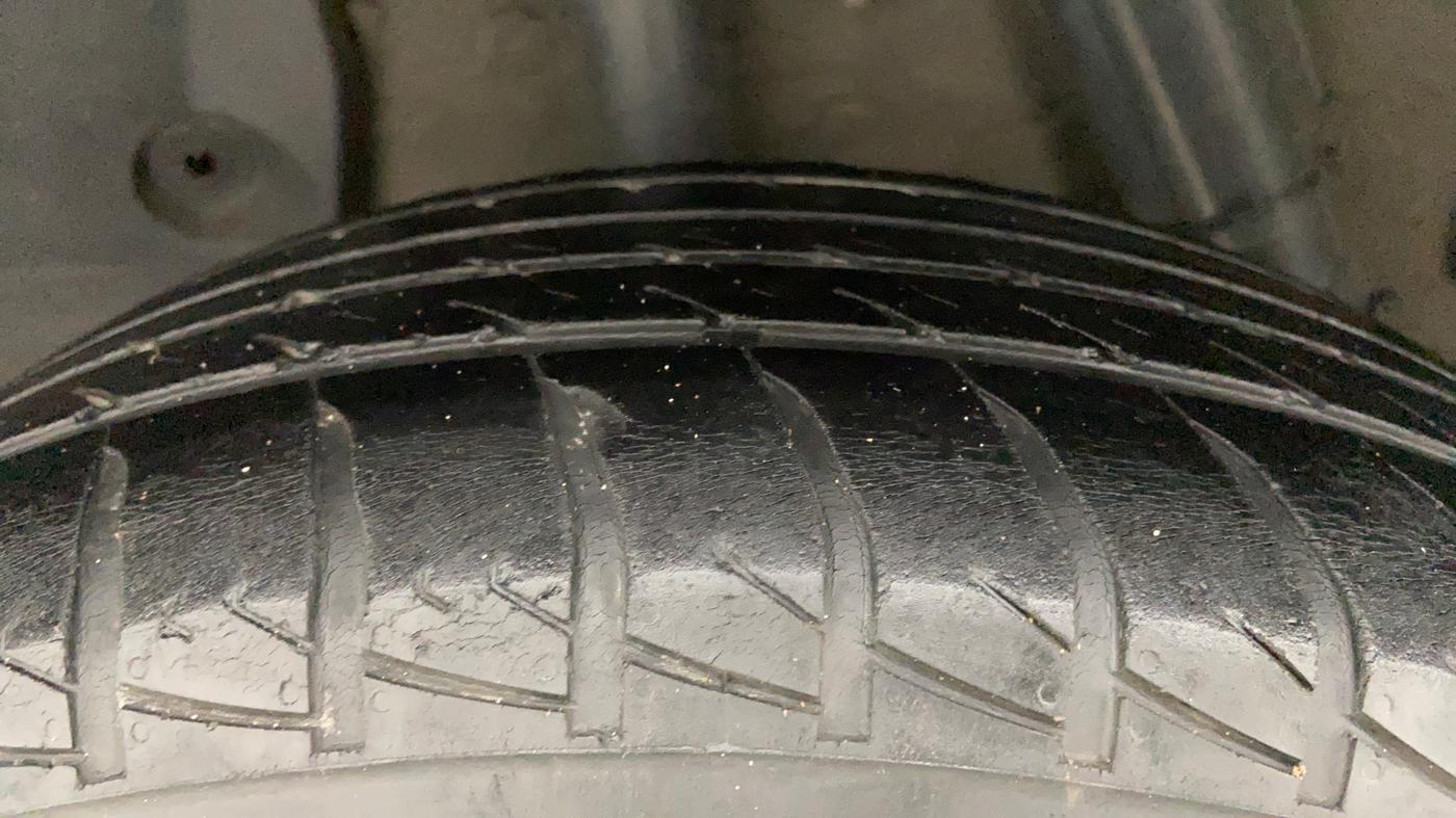 2018 Nissan Terrano XL O (D), Diesel, Manual, 96,432 km, Right Rear Tyre Tread