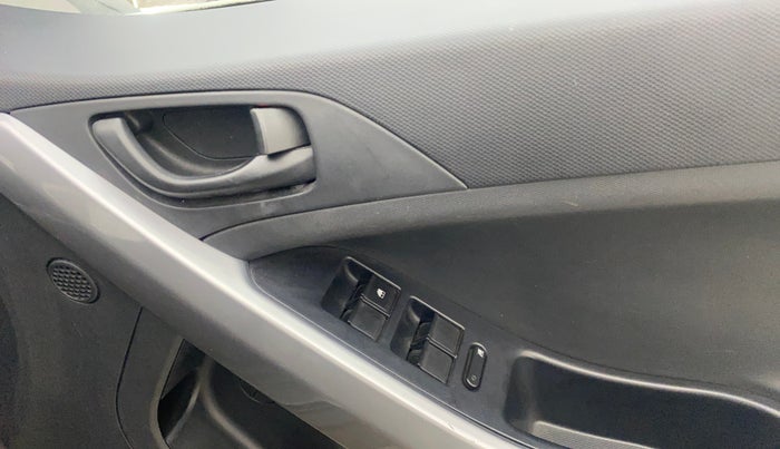 2022 Tata NEXON XMA SUNROOF PETROL, Petrol, Automatic, 17,562 km, Driver Side Door Panels Control