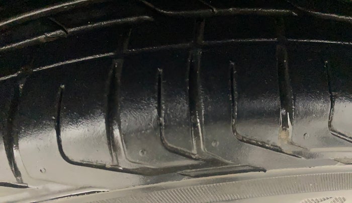 2022 Tata NEXON XMA SUNROOF PETROL, Petrol, Automatic, 17,562 km, Right Front Tyre Tread