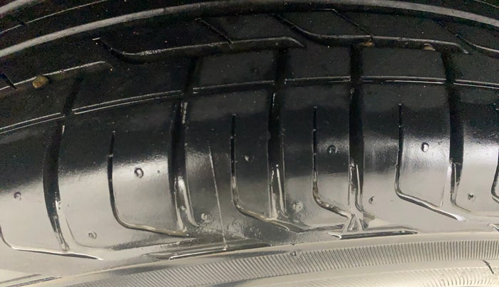 2022 Tata NEXON XMA SUNROOF PETROL, Petrol, Automatic, 17,562 km, Right Rear Tyre Tread