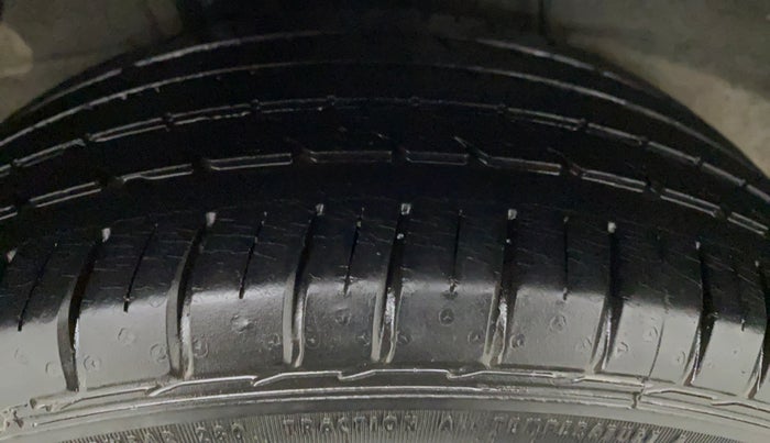 2015 Hyundai Elite i20 ASTA 1.2, Petrol, Manual, 44,382 km, Left Front Tyre Tread