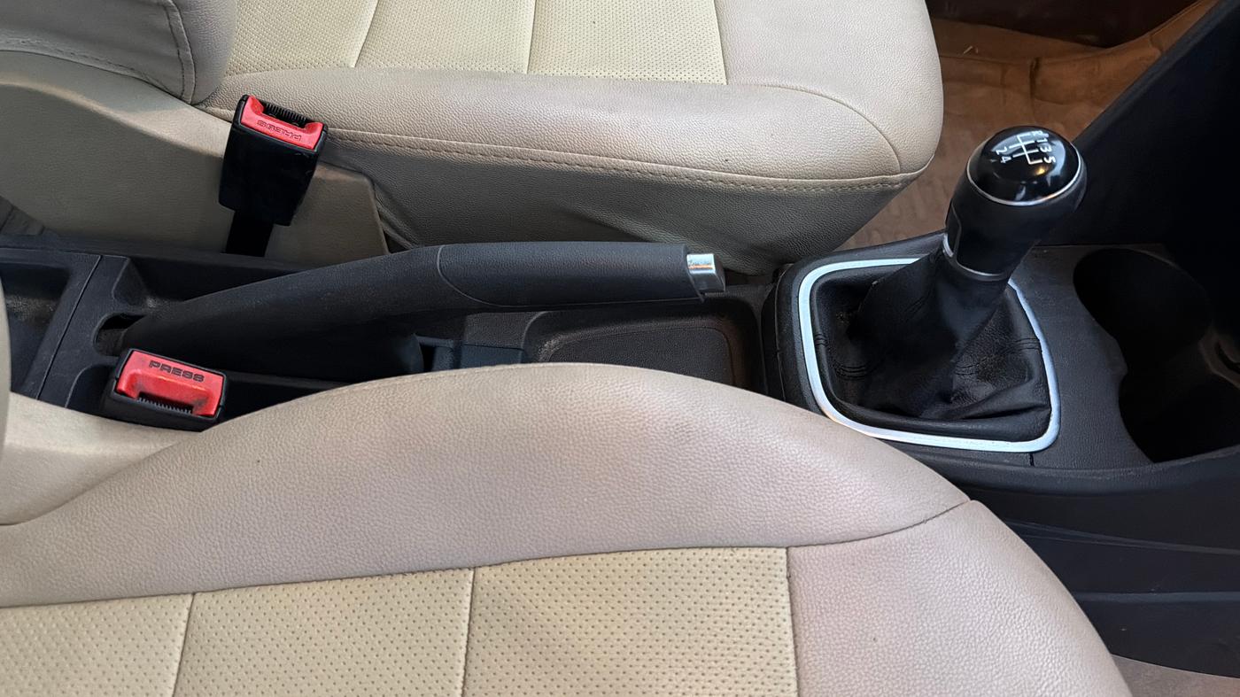 2015 Volkswagen Polo HIGHLINE1.2L, Petrol, Manual, 48,831 km, Gear Lever