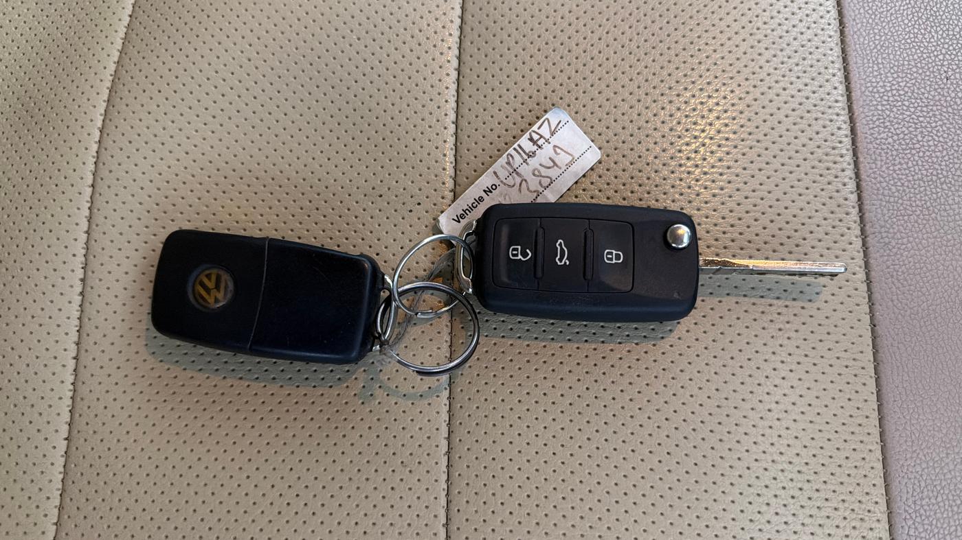 2015 Volkswagen Polo HIGHLINE1.2L, Petrol, Manual, 48,831 km, Key Close Up