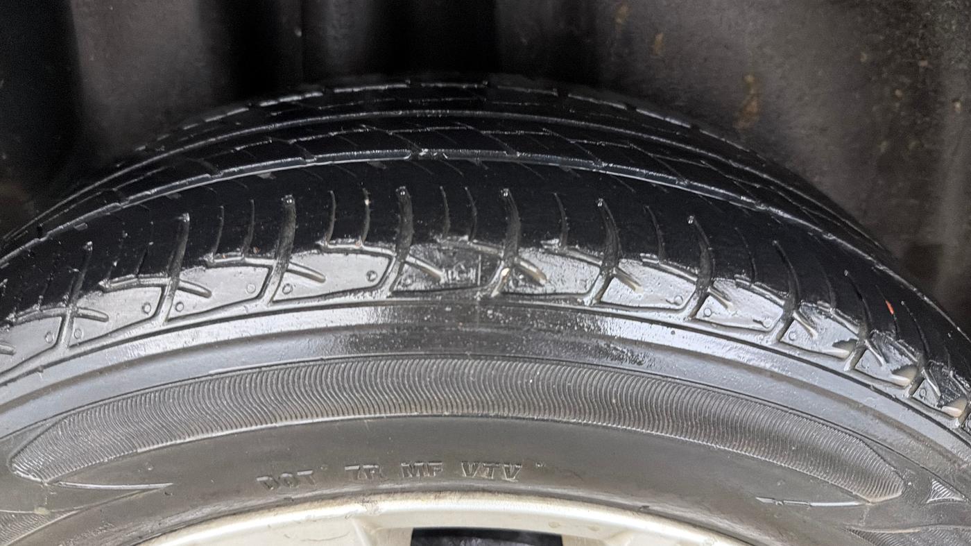 2015 Volkswagen Polo HIGHLINE1.2L, Petrol, Manual, 48,831 km, Right Rear Tyre Tread