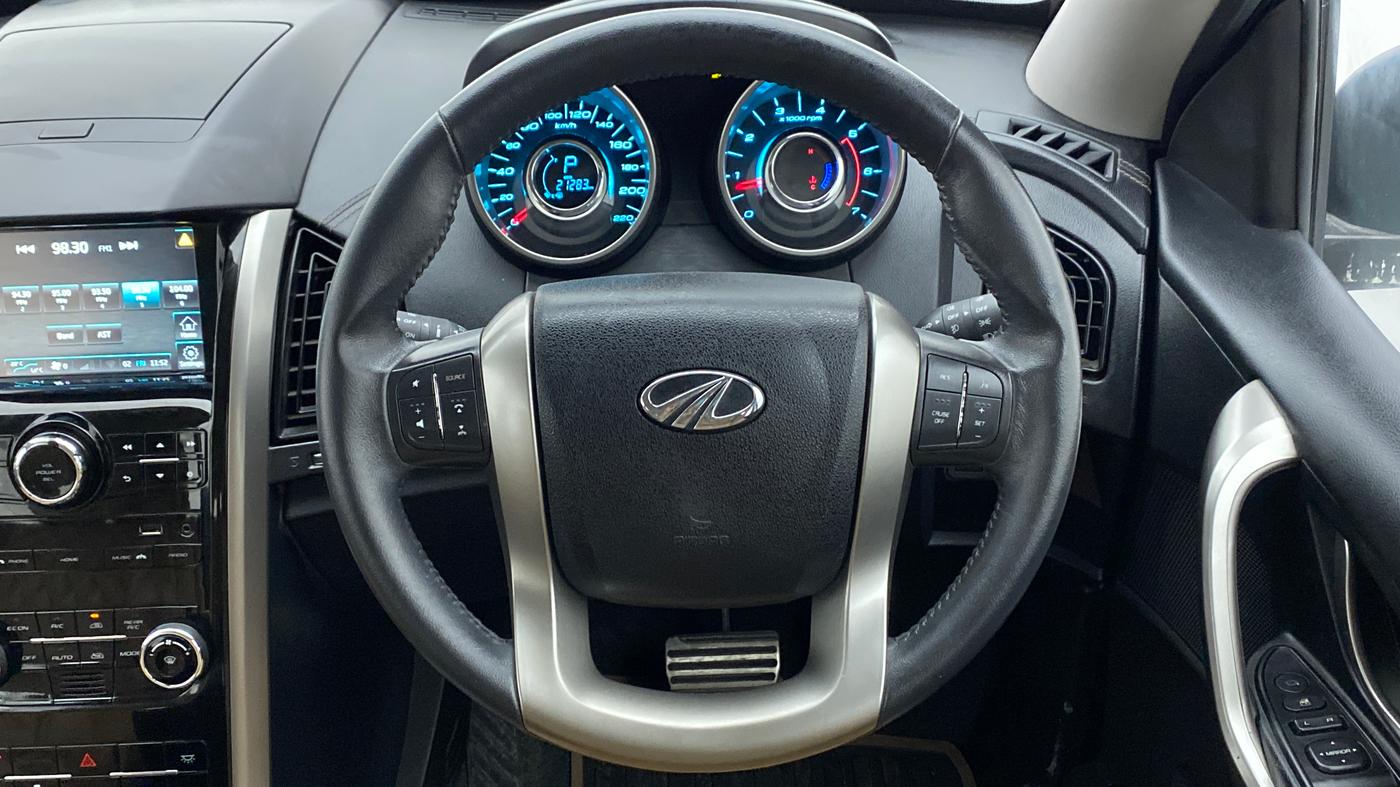 2019 Mahindra XUV500 W11 AT, Diesel, Automatic, 21,352 km, Steering Wheel Close Up