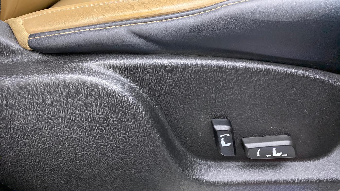 2019 Mahindra XUV500 W11 AT, Diesel, Automatic, 21,352 km, Driver Side Adjustment Panel