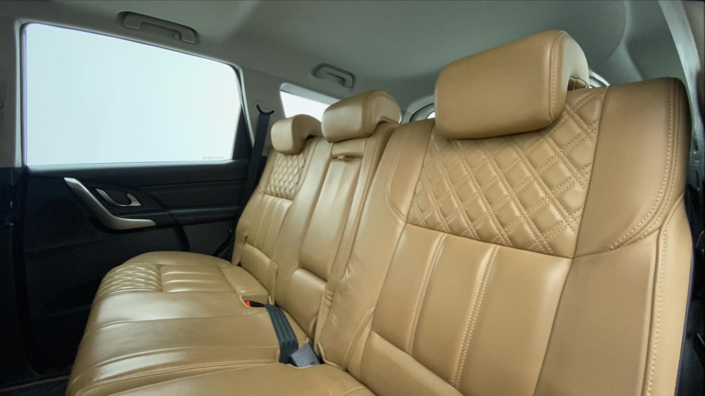2019 Mahindra XUV500 W11 AT, Diesel, Automatic, 21,352 km, Right Side Rear Door Cabin