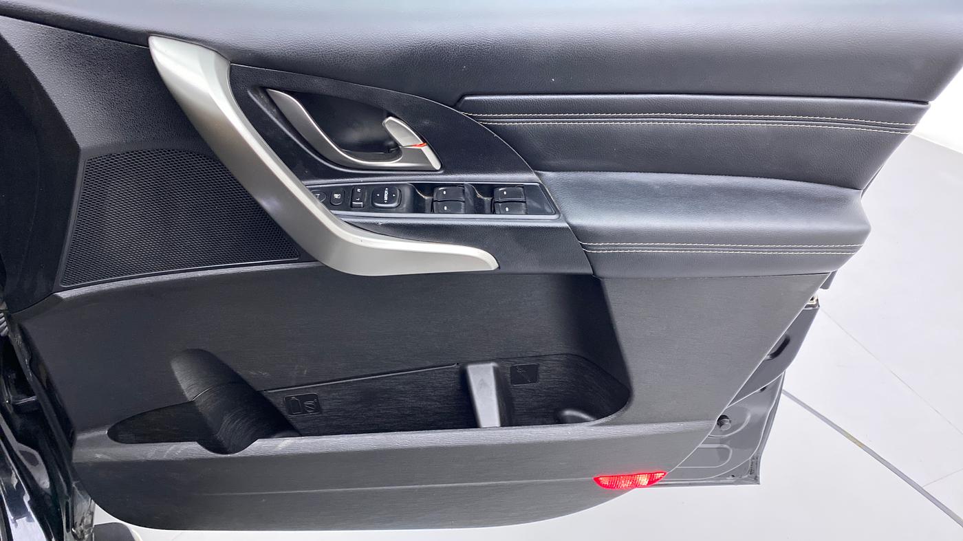 2019 Mahindra XUV500 W11 AT, Diesel, Automatic, 21,352 km, Driver Side Door Panels Control