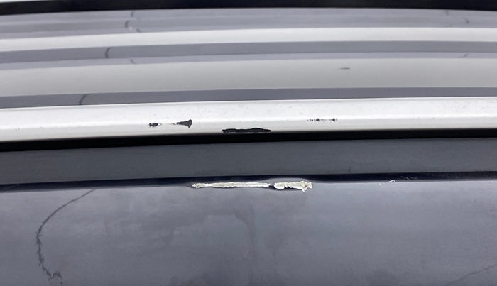 2019 Mahindra XUV500 W11 AT, Diesel, Automatic, 21,352 km, Left C pillar - Paint is slightly faded