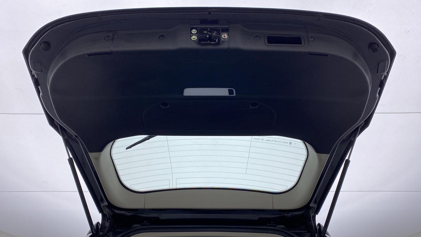 2019 Mahindra XUV500 W11 AT, Diesel, Automatic, 21,352 km, Boot Door Open