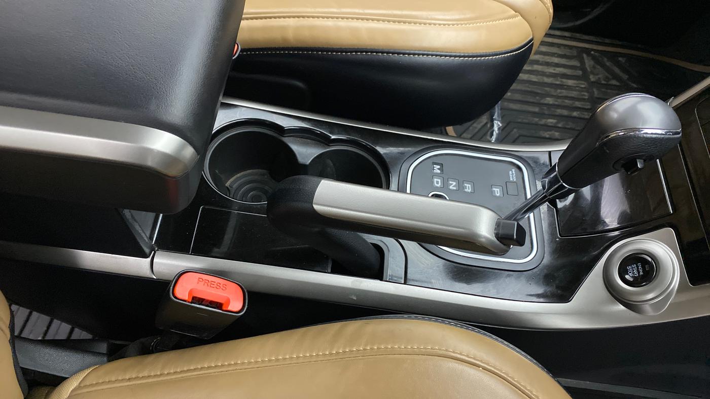 2019 Mahindra XUV500 W11 AT, Diesel, Automatic, 21,352 km, Gear Lever