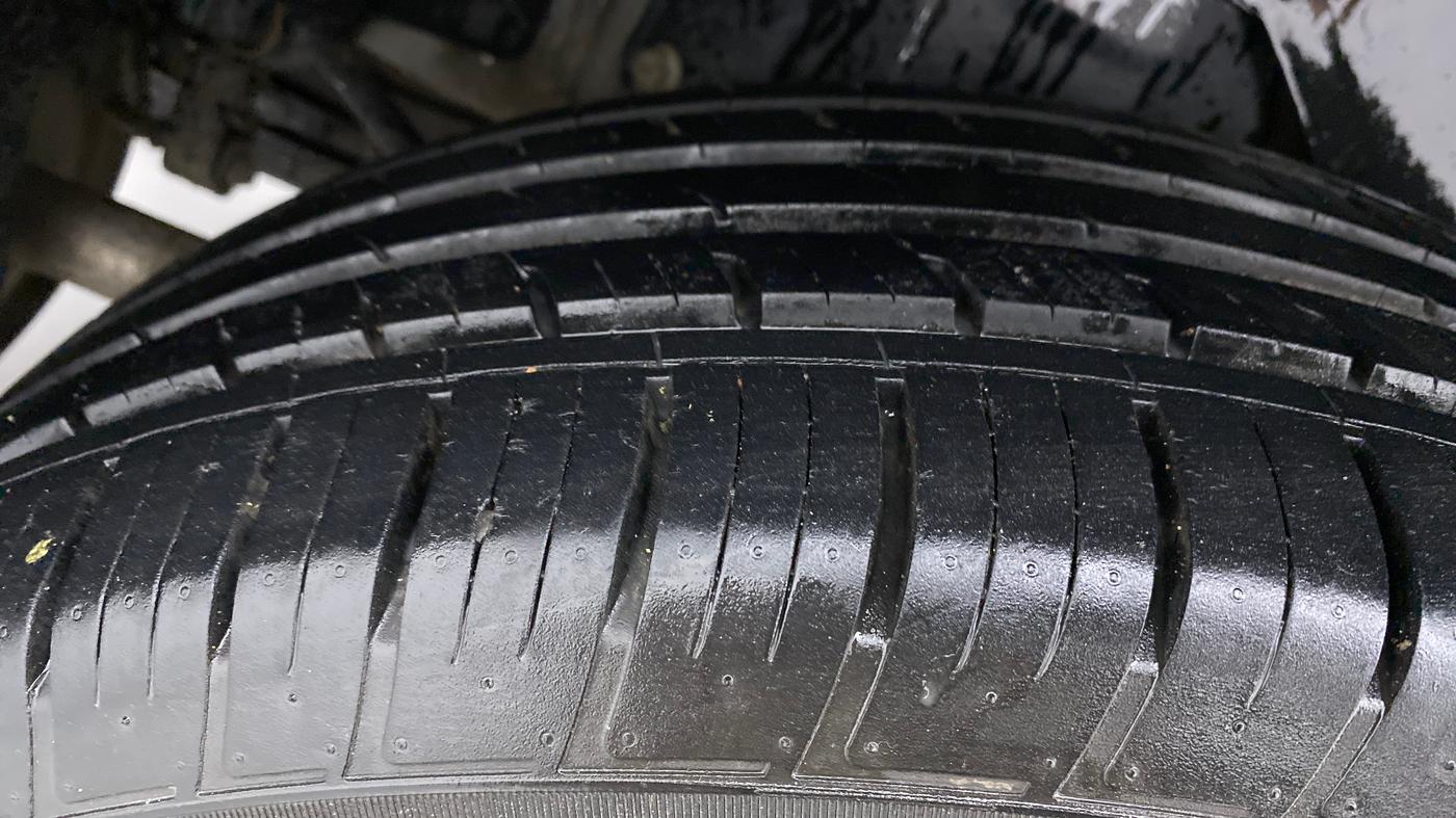 2019 Mahindra XUV500 W11 AT, Diesel, Automatic, 21,352 km, Right Rear Tyre Tread