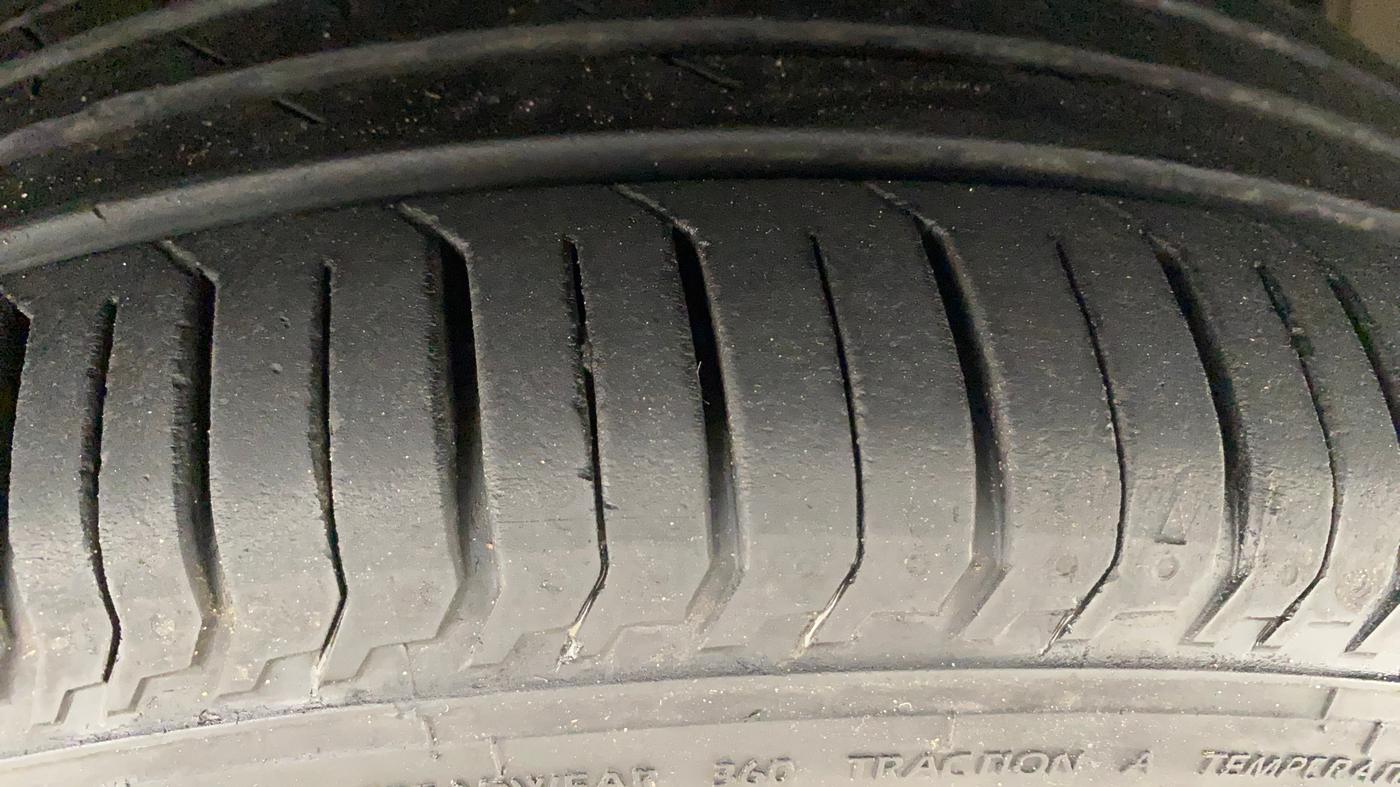 2019 Nissan Kicks XV DIESEL, Diesel, Manual, 81,657 km, Right Front Tyre Tread