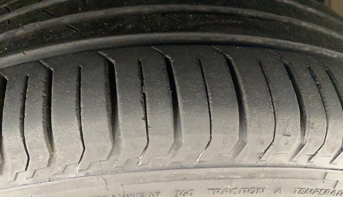 2019 Nissan Kicks XV DIESEL, Diesel, Manual, 81,657 km, Right Front Tyre Tread