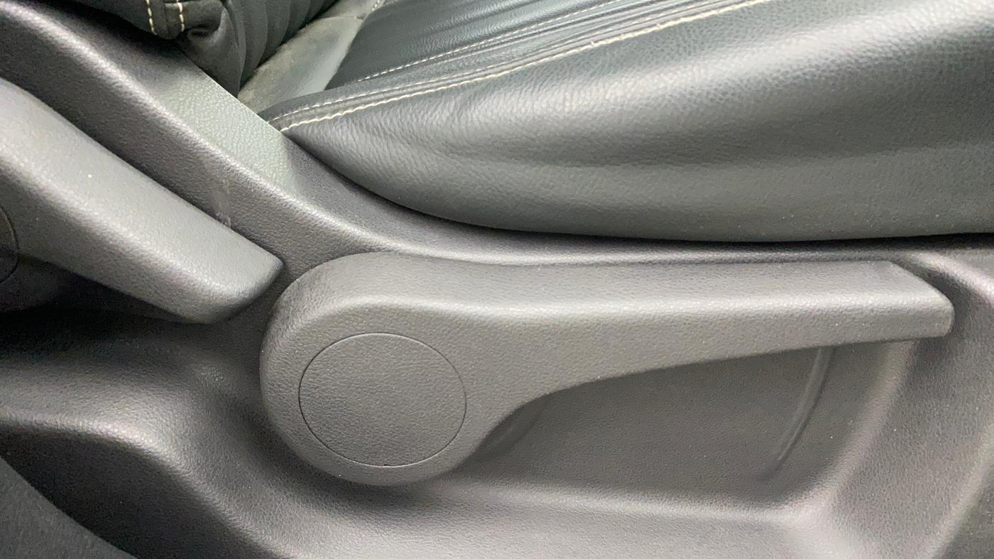 2019 Nissan Kicks XV DIESEL, Diesel, Manual, 81,657 km, Driver Side Adjustment Panel