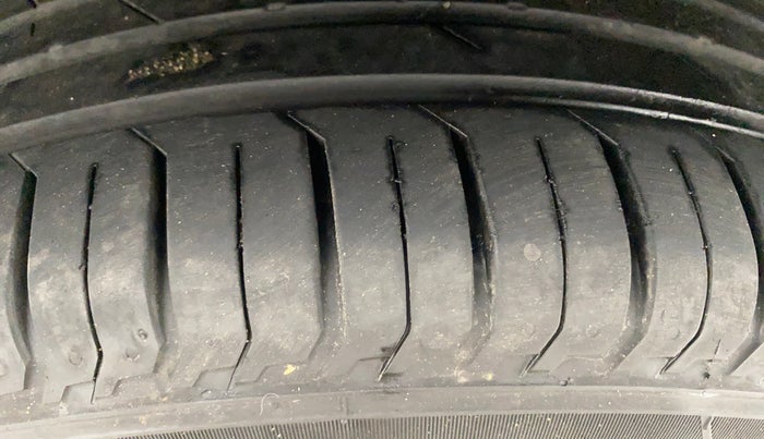 2019 Nissan Kicks XV DIESEL, Diesel, Manual, 81,657 km, Right Rear Tyre Tread