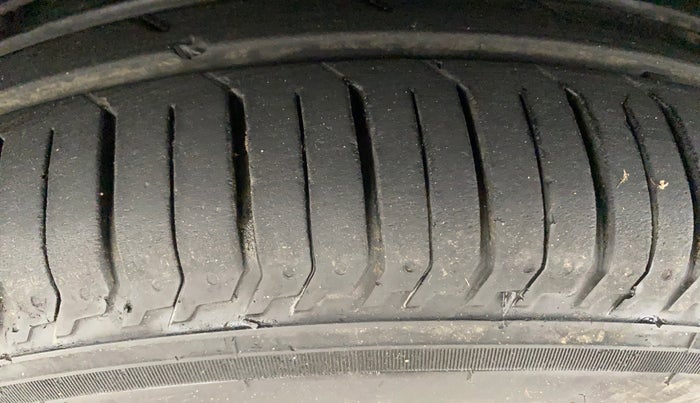 2019 Nissan Kicks XV DIESEL, Diesel, Manual, 81,657 km, Left Front Tyre Tread