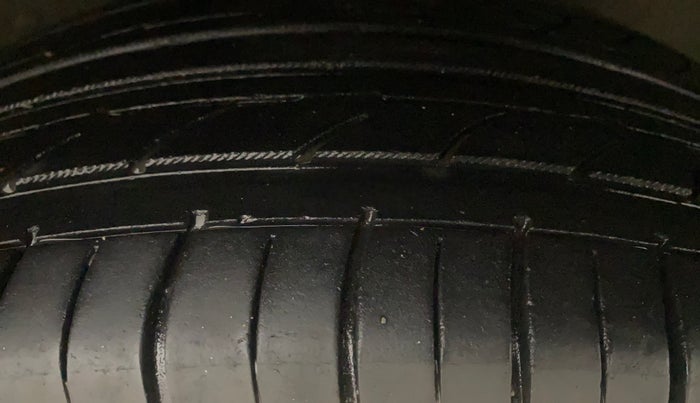 2021 Skoda KUSHAQ AMBITION 1.0L TSI MT, Petrol, Manual, 1,47,180 km, Right Front Tyre Tread