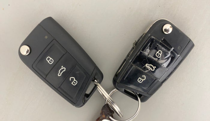 2021 Skoda KUSHAQ AMBITION 1.0L TSI MT, Petrol, Manual, 1,47,180 km, Key Close Up