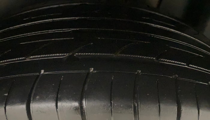 2021 Skoda KUSHAQ AMBITION 1.0L TSI MT, Petrol, Manual, 1,47,180 km, Left Rear Tyre Tread