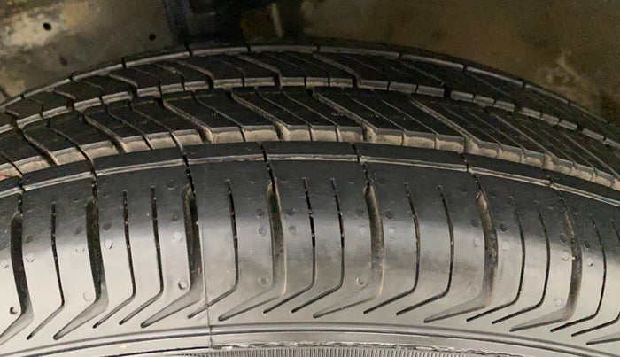 2012 Maruti Swift Dzire VDI, Diesel, Manual, 1,12,992 km, Left Front Tyre Tread