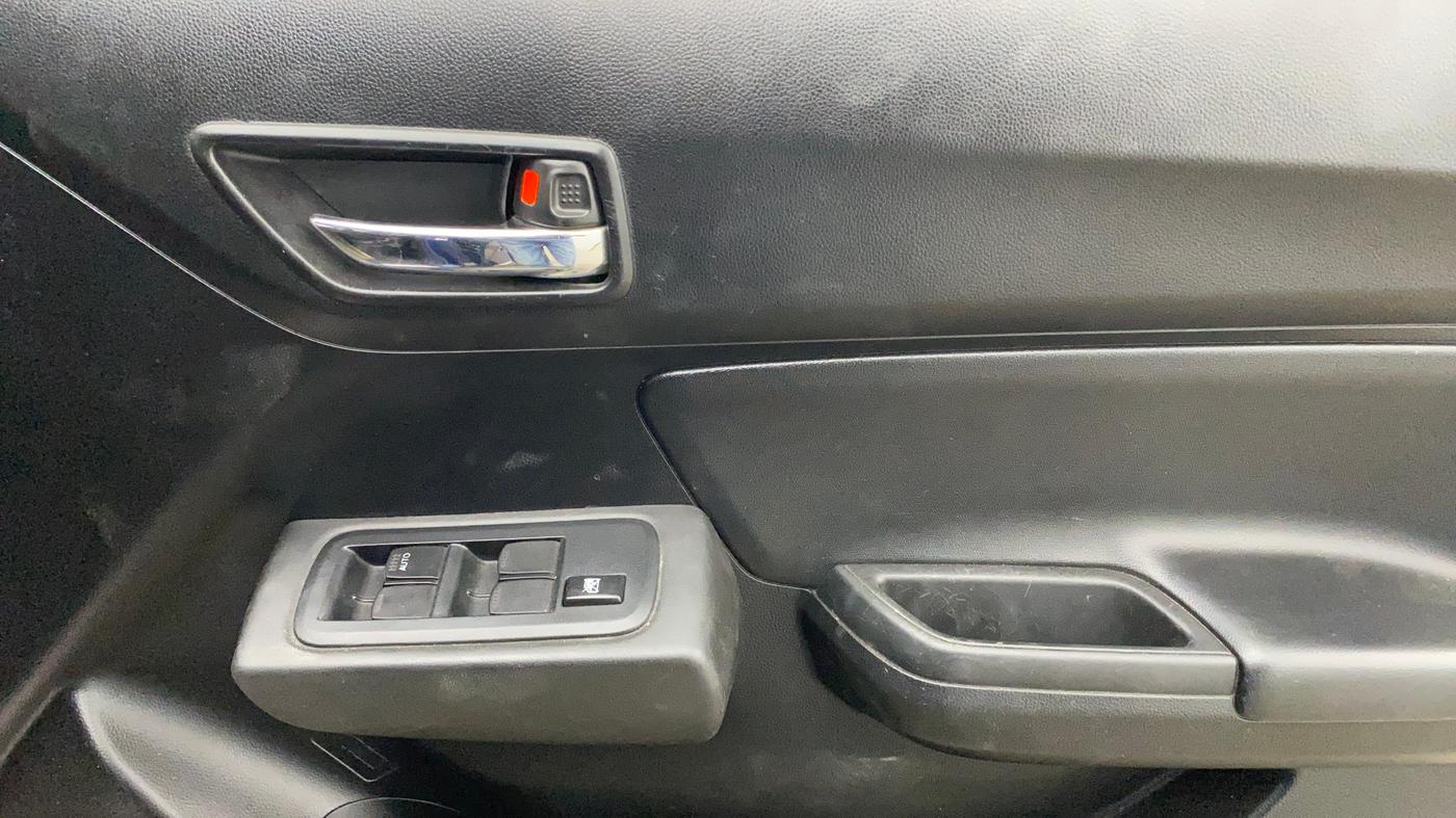 2021 Maruti Swift LXI, Petrol, Manual, 33,605 km, Driver Side Door Panels Control