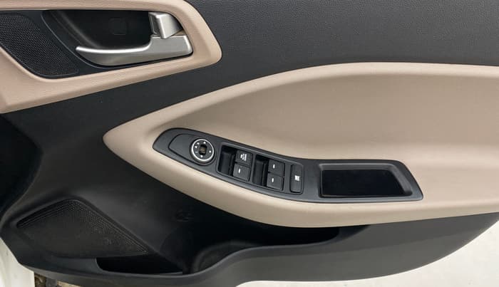 2020 Hyundai Elite i20 MAGNA PLUS 1.2, Petrol, Manual, 55,623 km, Driver Side Door Panels Control
