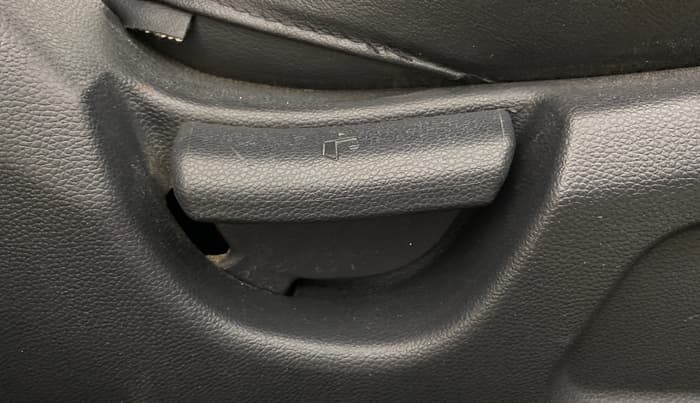 2020 Hyundai Elite i20 MAGNA PLUS 1.2, Petrol, Manual, 55,623 km, Driver Side Adjustment Panel