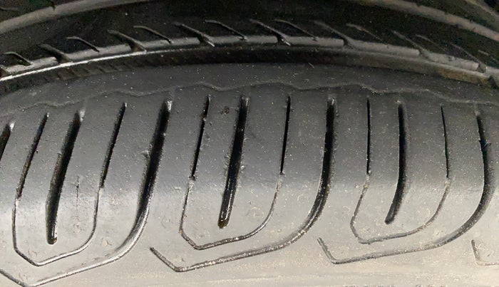 2017 Maruti Dzire ZXI PLUS, Petrol, Manual, 88,465 km, Right Front Tyre Tread