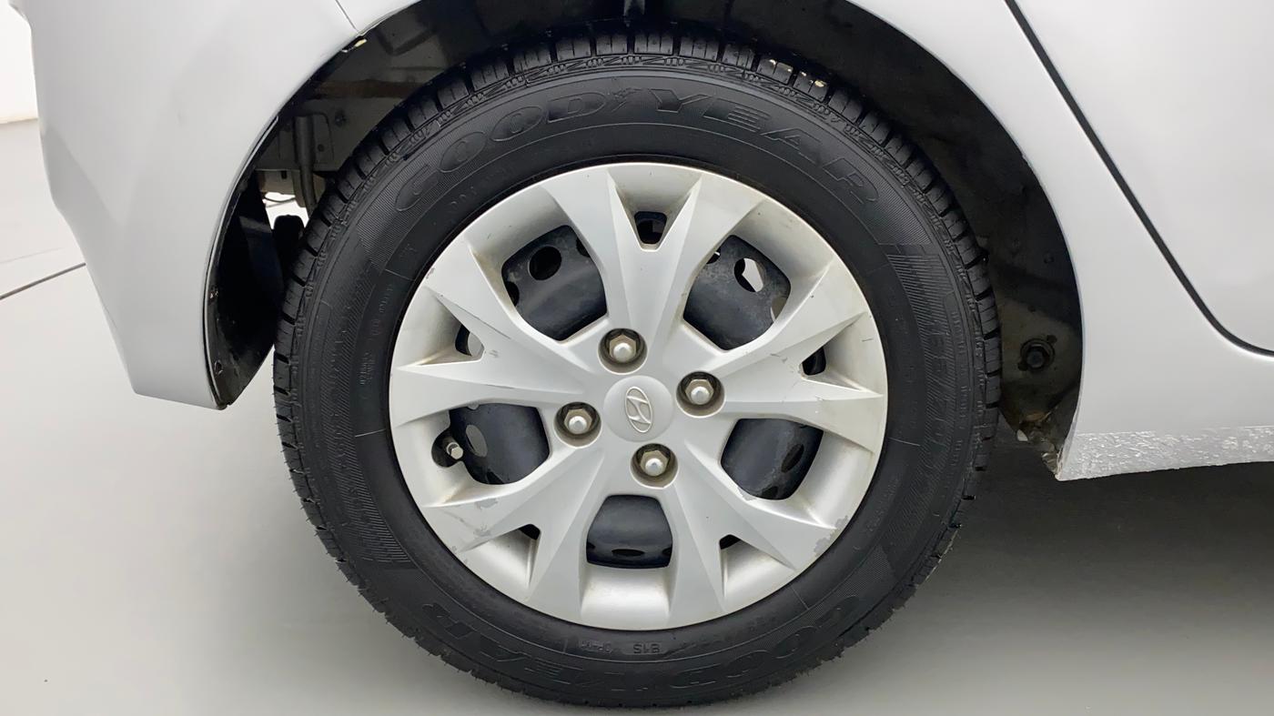 2015 Hyundai Grand i10 MAGNA 1.2 KAPPA VTVT, CNG, Manual, 87,109 km, Right Rear Wheel